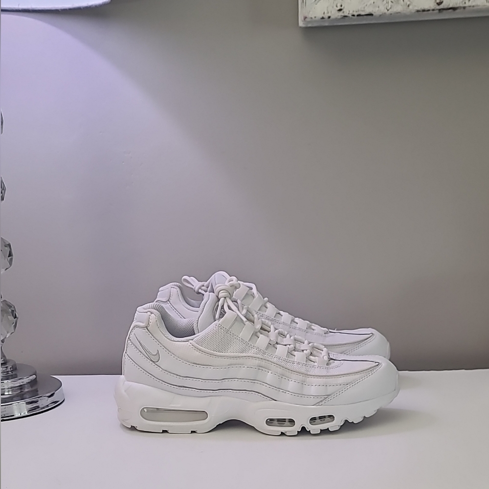 (SOLD) 👟NIKE AIR MAX 95 Essential ~ White ~ Mens Size: 8.5  or Womens 10